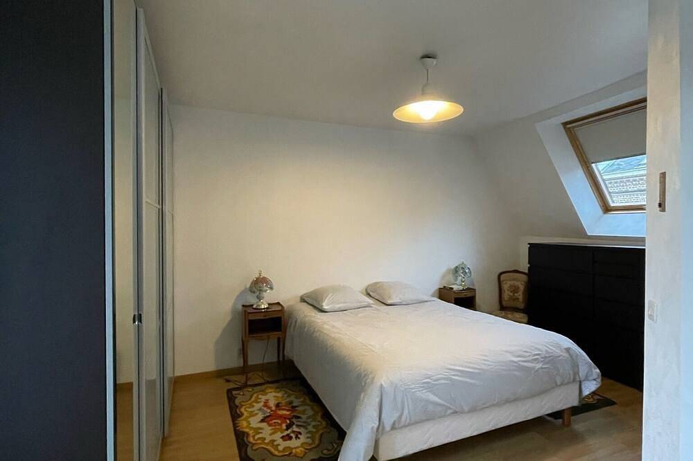 Charming City Home Near Downtown with Garage in Amiens, Amiens und Umgebung