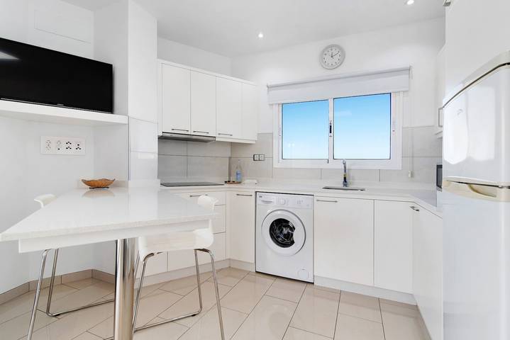 Apartamento entero, Apartamento "Ático Delux 80" con vistas al mar, Wifi y terraza en la azotea in La Isleta, Las Palmas de Gran Canaria