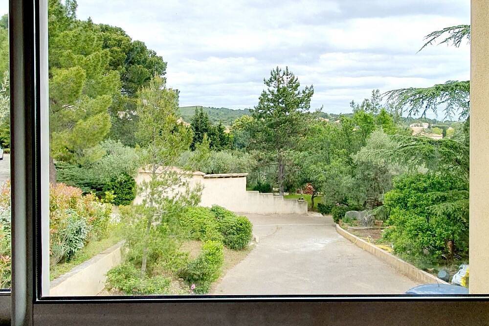 Entspannung, Freizeit und Wohl im Kiefernwald zu sein, Schwimmbad, Park, Panoramablick in Aramon, Nimes und Umgebung