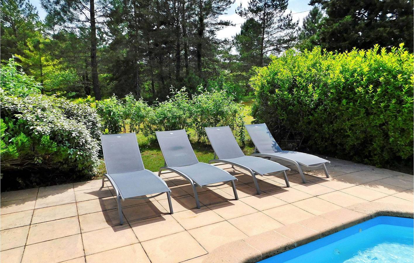 Appartement moderne avec piscine, parking et WiFi à Plazac in Plazac, Périgord Noir