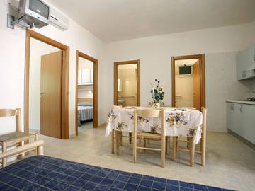 Vacation Rental for 6 Guests in Spiaggia Scialmarino, Gargano, Picture 3