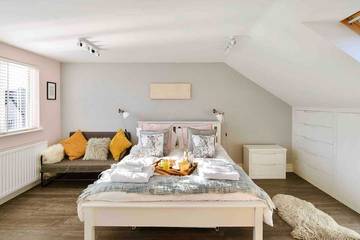 Holiday Rental for 9 People in Whitley Bay, North Tyneside, Photo 2