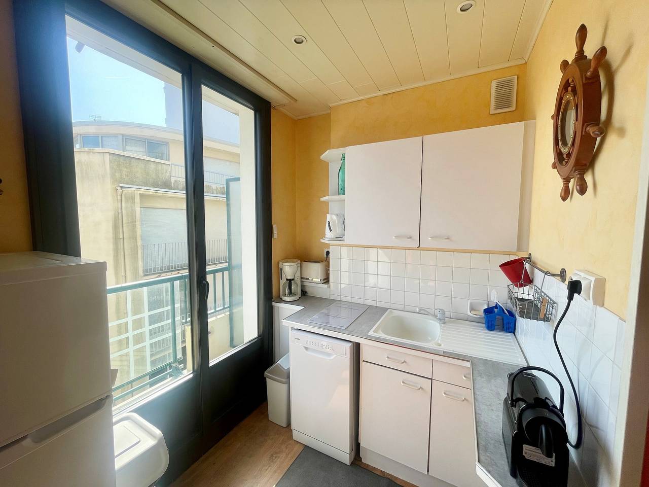 Entire apartment, Cozy 2-Room Apt Steps from Beach in Les Sables-d'Olonne in Les Sables-d'Olonne, Vendée