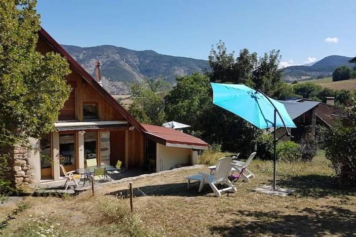 Gîte pour 6 personnes, avec terrasse et jardin dans Bellaffaire