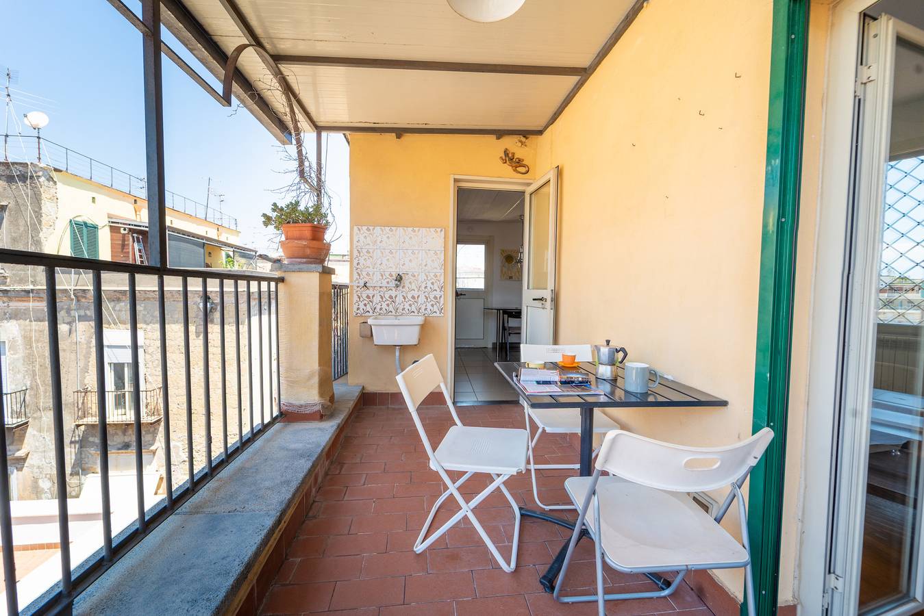 Entire apartment, Stylish in Spanish Quarter by Wonderful Italy in Naples, Naples Province
