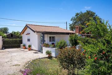Ferienhaus für 3 Personen, mit Terrasse in Pula