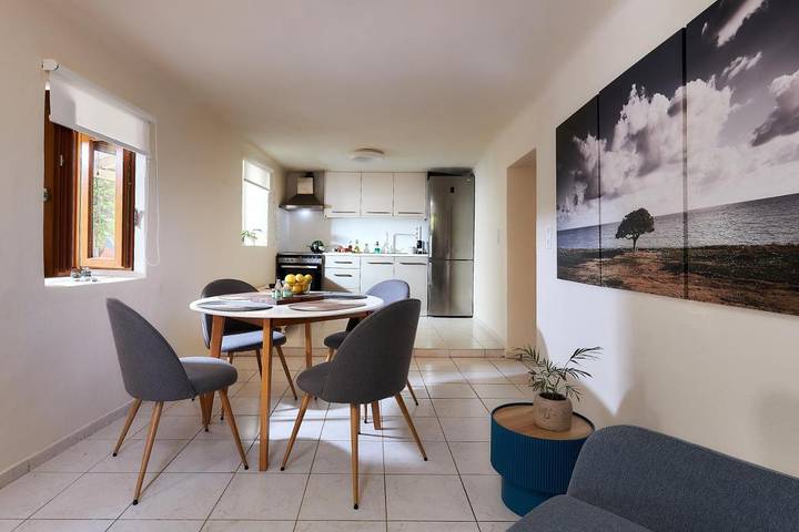 Ferienhaus für 4 Personen, mit Balkon und Terrasse sowie Garten und Ausblick in Keratokampos