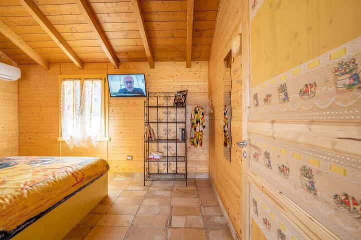 Appartement entier, Maisonnette en bois avec porche et jardin in Spoleto, Province de Pérouse