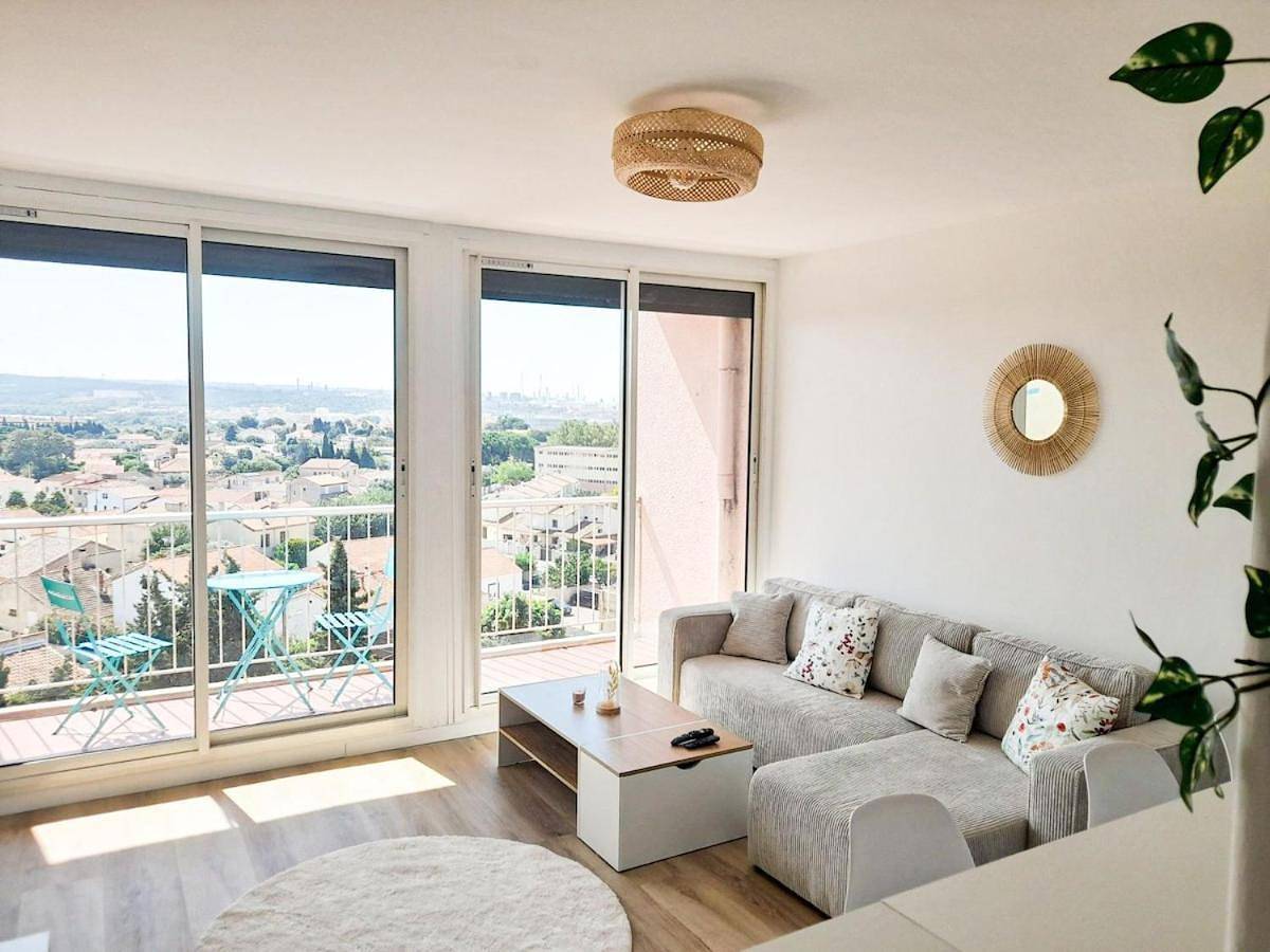 Appartement entier, Two-Bedroom Apartment in Port-de-Bouc, Côte méditerranéenne (France)