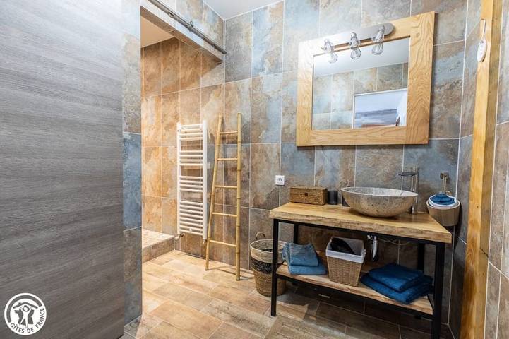 Location de vacances pour 2 personnes, avec jardin à Singles (Puy-de-Dôme) - 4