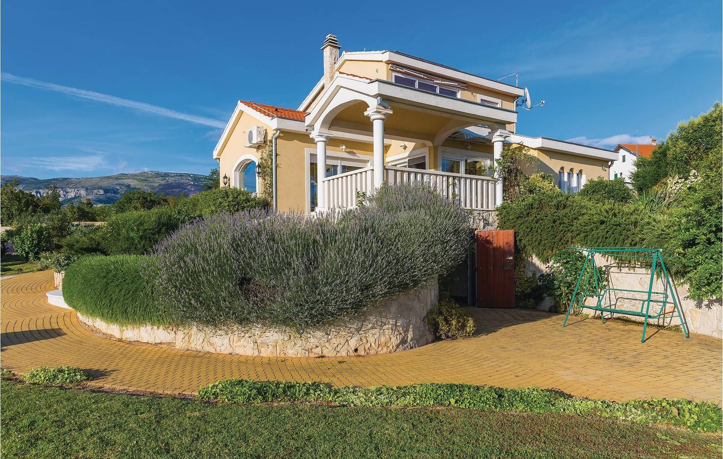 Ferienhaus für 9 Personen mit Pool in Dalmatinisches Zagora