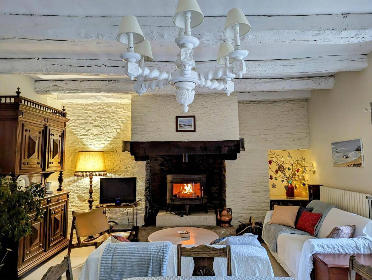 Three-Bedroom House in Merléac, Cotes-d'Armor
