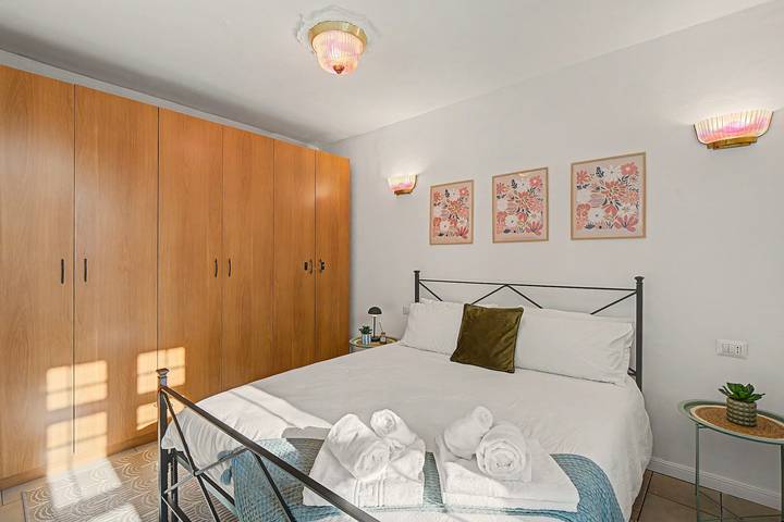 Holiday home 'Lake Maggiore Al Portico in Lesa' with terrace in Lesa, Lago Maggiore (Piemonte)