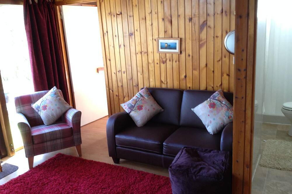 Cosy cabin with open views of Loch Awe. in Argyll & Bute