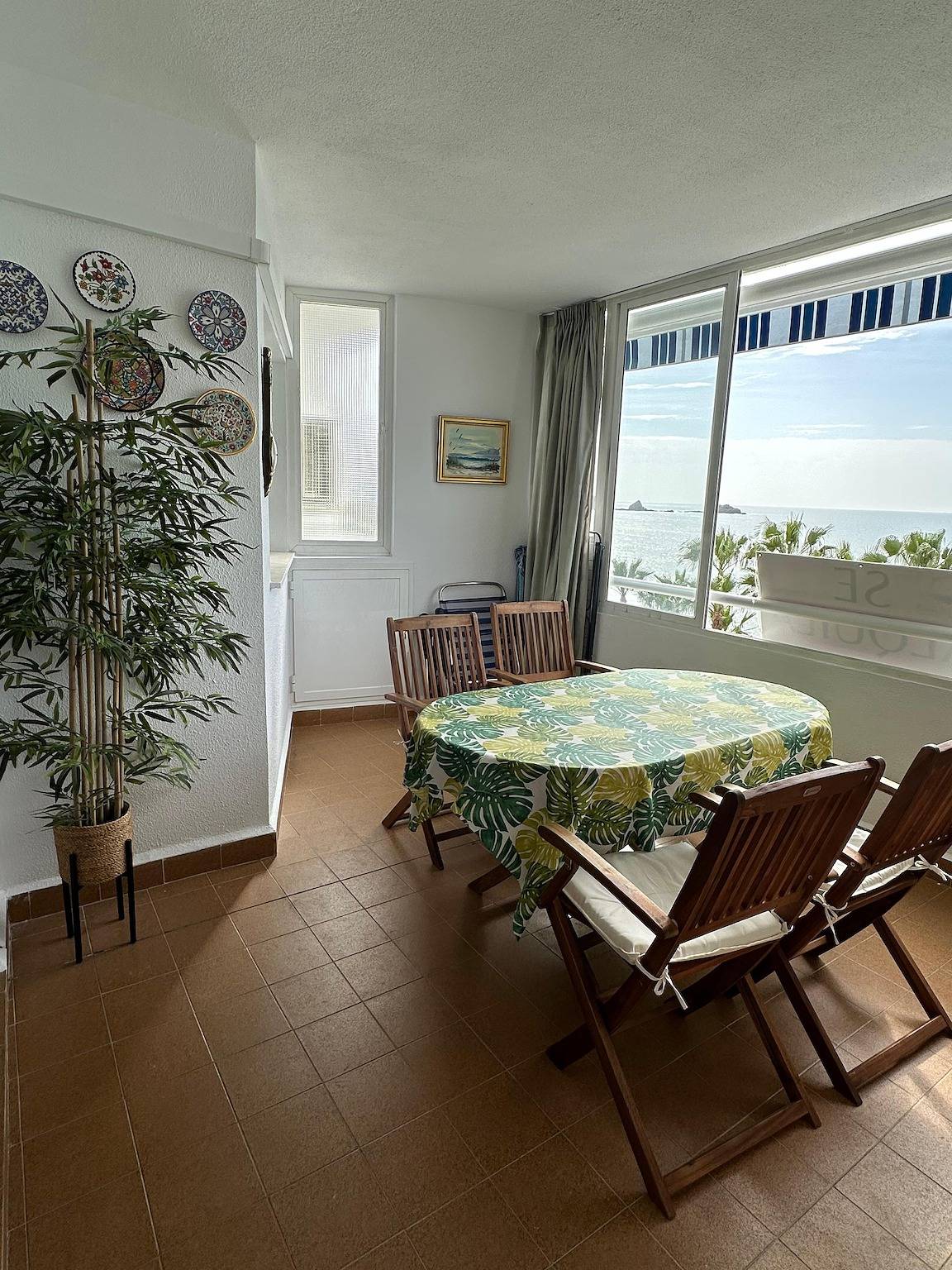 Apartamento entero, Apartamento 'Sevillanos' con vistas al mar, Wi-Fi y aire acondicionado in Almuñecar, Costa Tropical