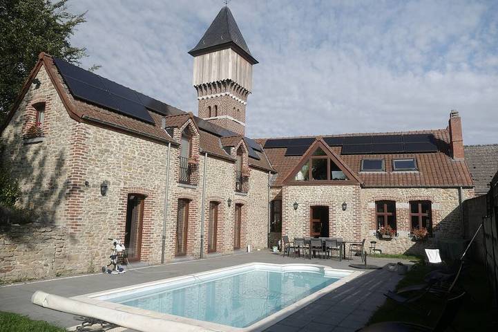 Gîte pour 9 personnes, avec Balcon ainsi que Jacuzzi et Jardin à Péruwelz