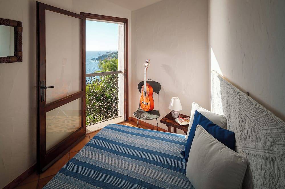 Villa three palms in Geremeas, Torre delle Stelle