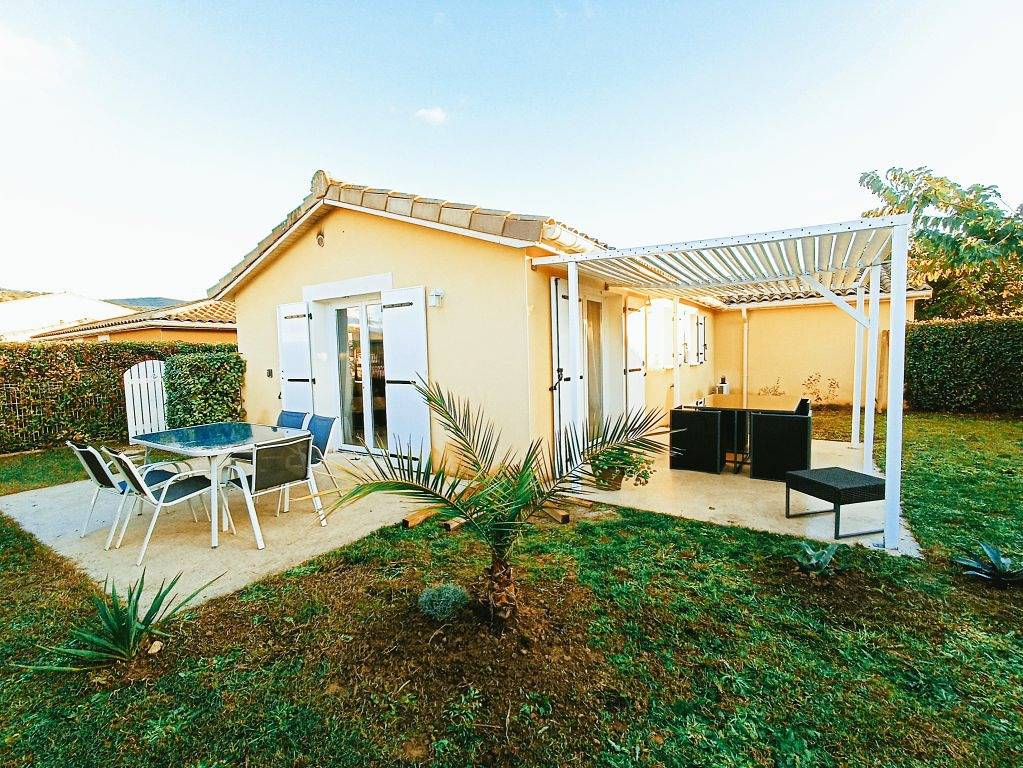 Le Gîte de Macha classé 3 étoiles, ds résidence privée et piscine in Vallon-Pont-d'Arc, Ardèche