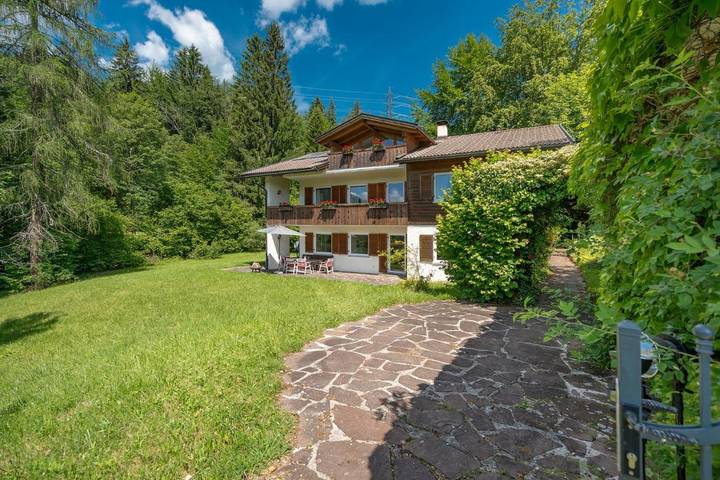 Ferienwohnung für 8 Personen, mit Terrasse und Garten sowie Sauna und Ausblick am Walchensee