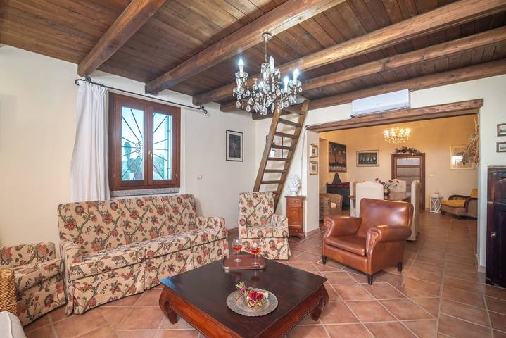 Villa Peditoltu con vista mare, vista montagna, giardino, piscina e terrazza in Olbia, Olbia-Tempio