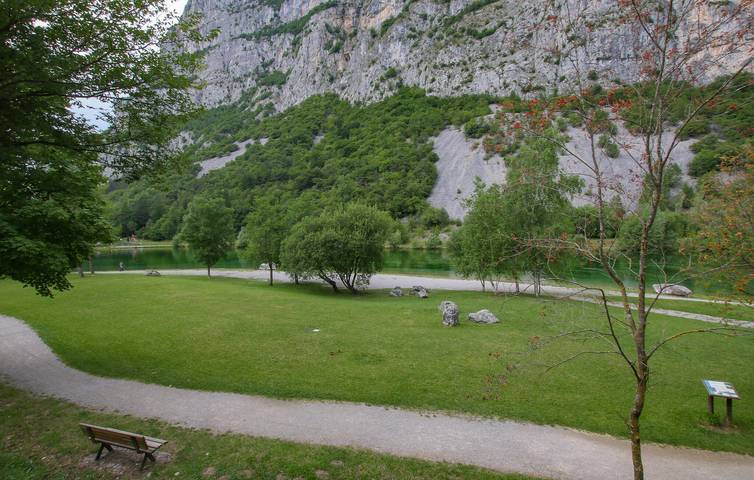 Wohnung mit Gartenblick, Parkplatz, WiFi in der Nähe von San Lorenzo in San Lorenzo in Banale, Dorsino