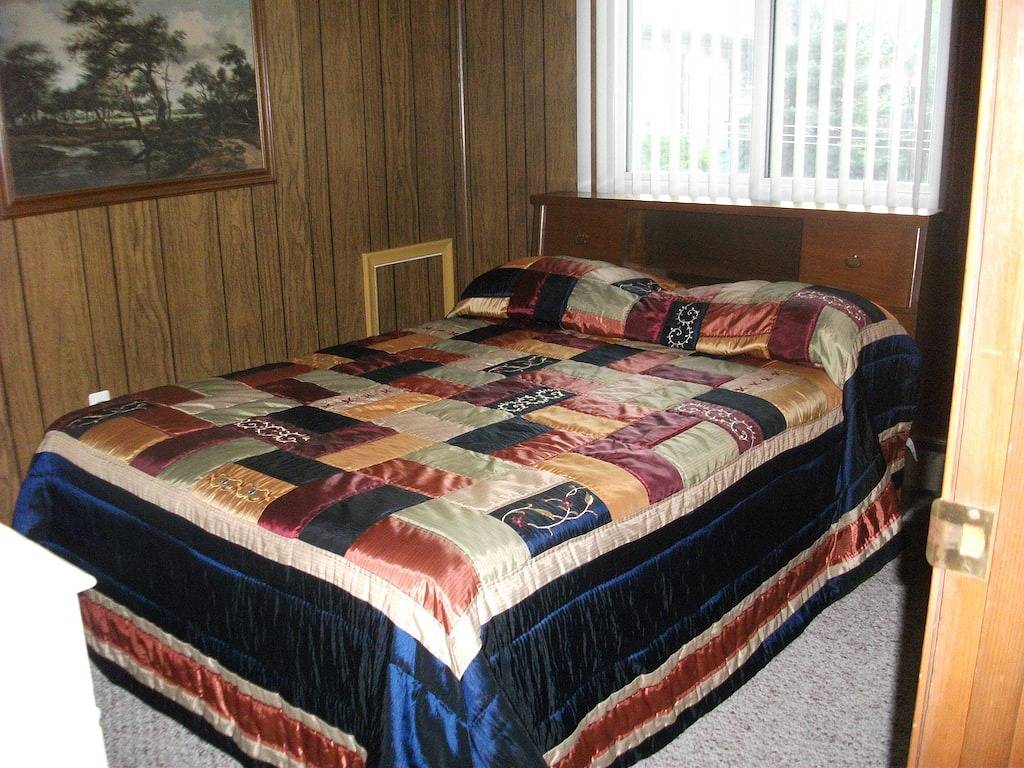 Hubbard Lake, South Shore See, Dock und Privatstrand für alle Jahreszeiten in Hubbard Lake, Alcona County