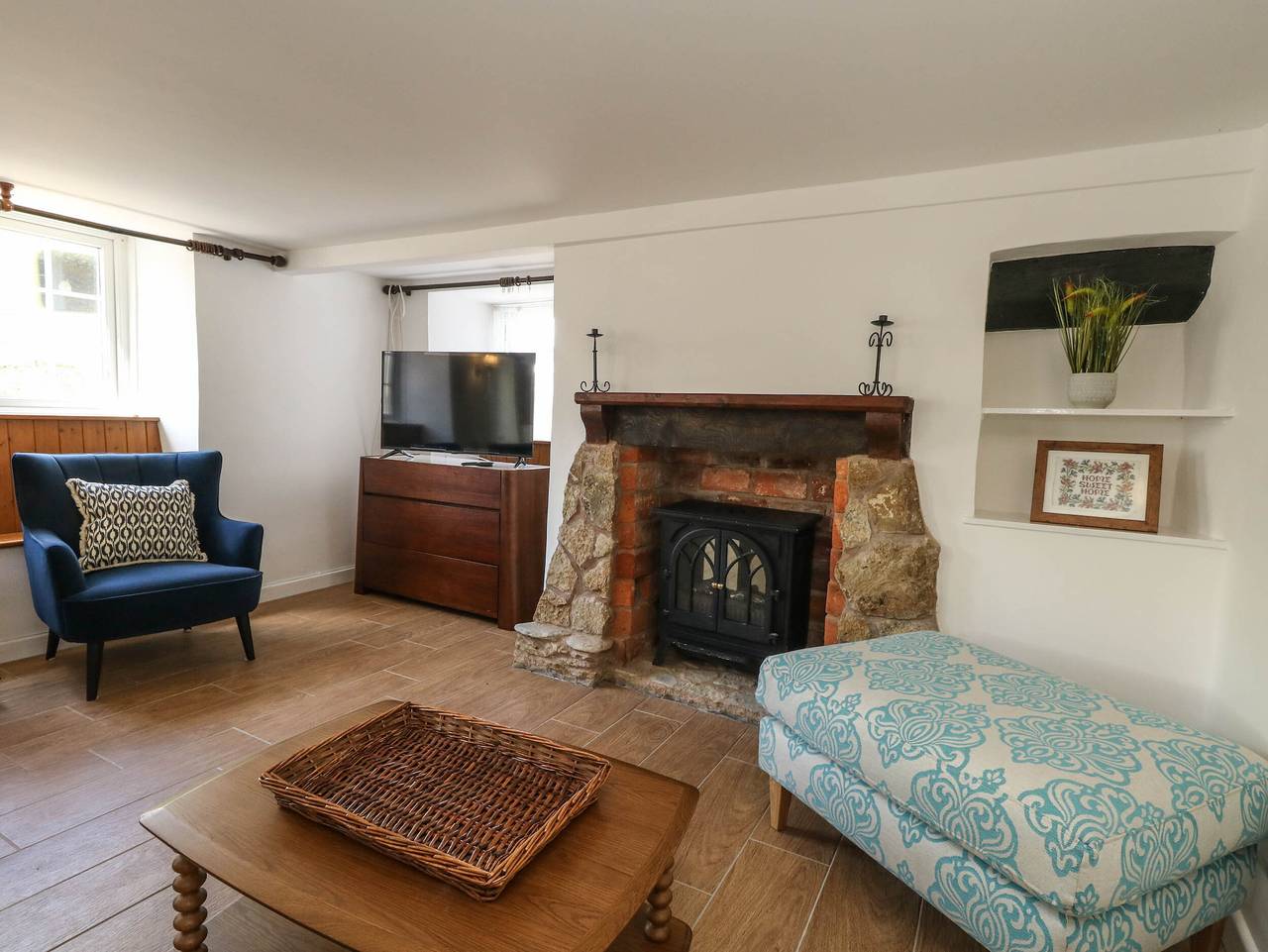 Greenwich Cottage in Burton Bradstock, Dorset
