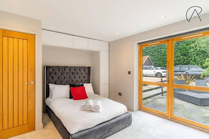 Grange Rénovée 5 Chambres à Dorney - Par Tempstay in Burnham, Buckinghamshire