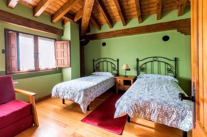 Apartamento de vacaciones para 22 personas, con balcón y jardín en Montañas de Burgos - 4