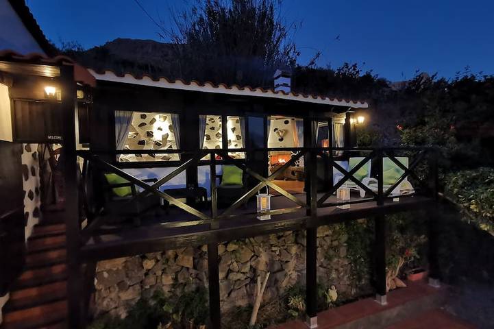 Gîte pour 2 personnes, avec Balcon ainsi que Jacuzzi et Jardin