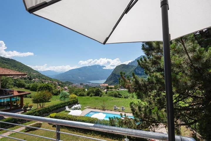 Location de vacances pour 6 personnes, avec Balcon et Terrasse ainsi que Jardin et Piscine à Villa del Monte - 2