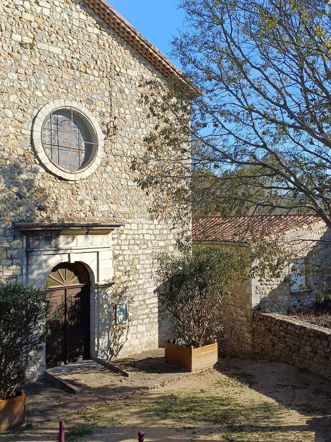 Apartamento entero, Apartamento 'Cocoon - Bord Ardèche' con terraza privada y Wi-Fi in Lanas, Ardèche