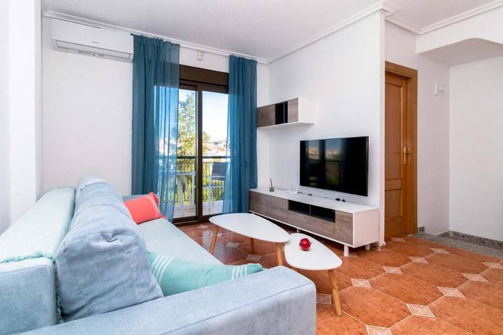 Apartamento para 4 personas, con piscina además de terraza y vistas en Playa Flamenca