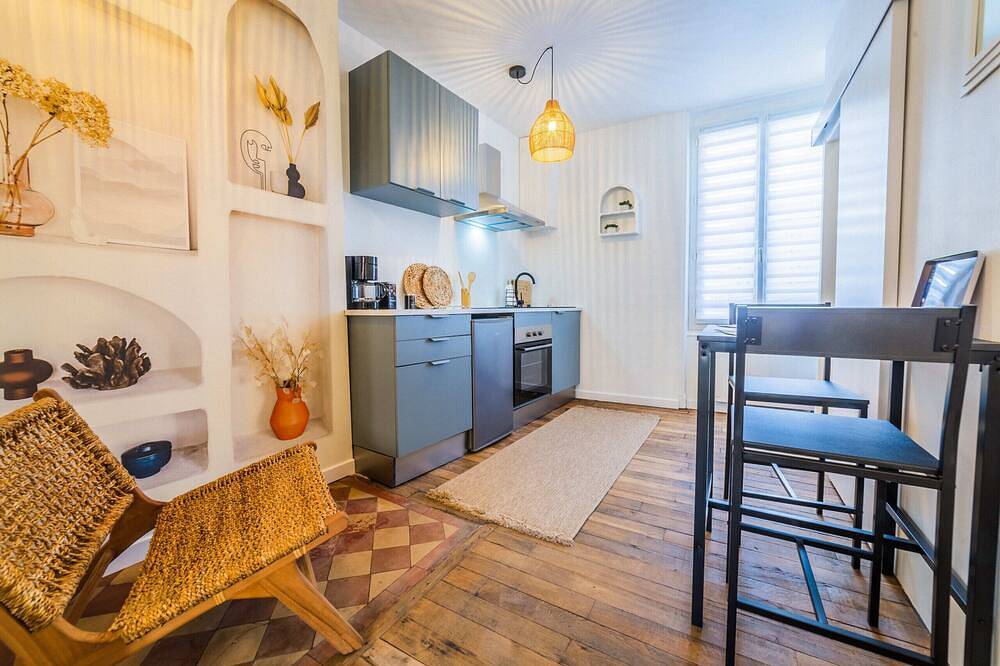 Entire apartment, Dali Droite in Brive-la-Gaillarde, Brive-la-Gaillarde region