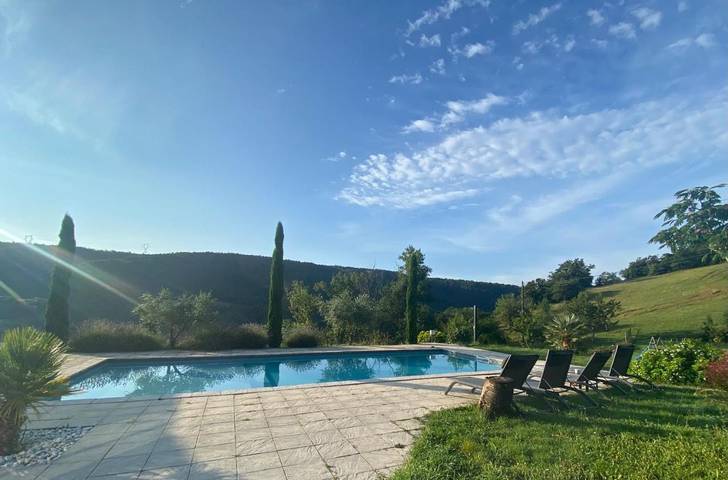 Location de vacances pour 8 personnes, avec bassin pour enfant et jardin ainsi que piscine et vue à Saint-Barthélemy-le-Plain - 2