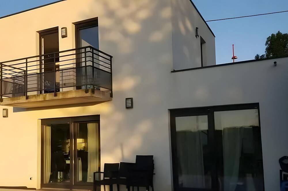 Holiday Home 'Résidence Foch' with Balcony and Wi-Fi in Lingolsheim, Strasbourg region