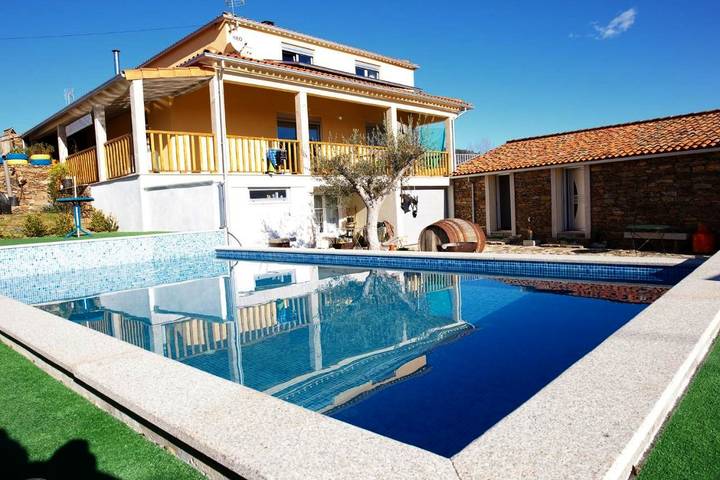 Casa rural para 4 pessoas, com Terraço e Jardim e ainda Piscina and Vista em Mirandela