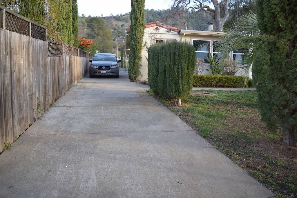 Stunning Lakefront, Huge Dock,2 Kayaks, Sleep 8, Prime fishing spot in California North Coast