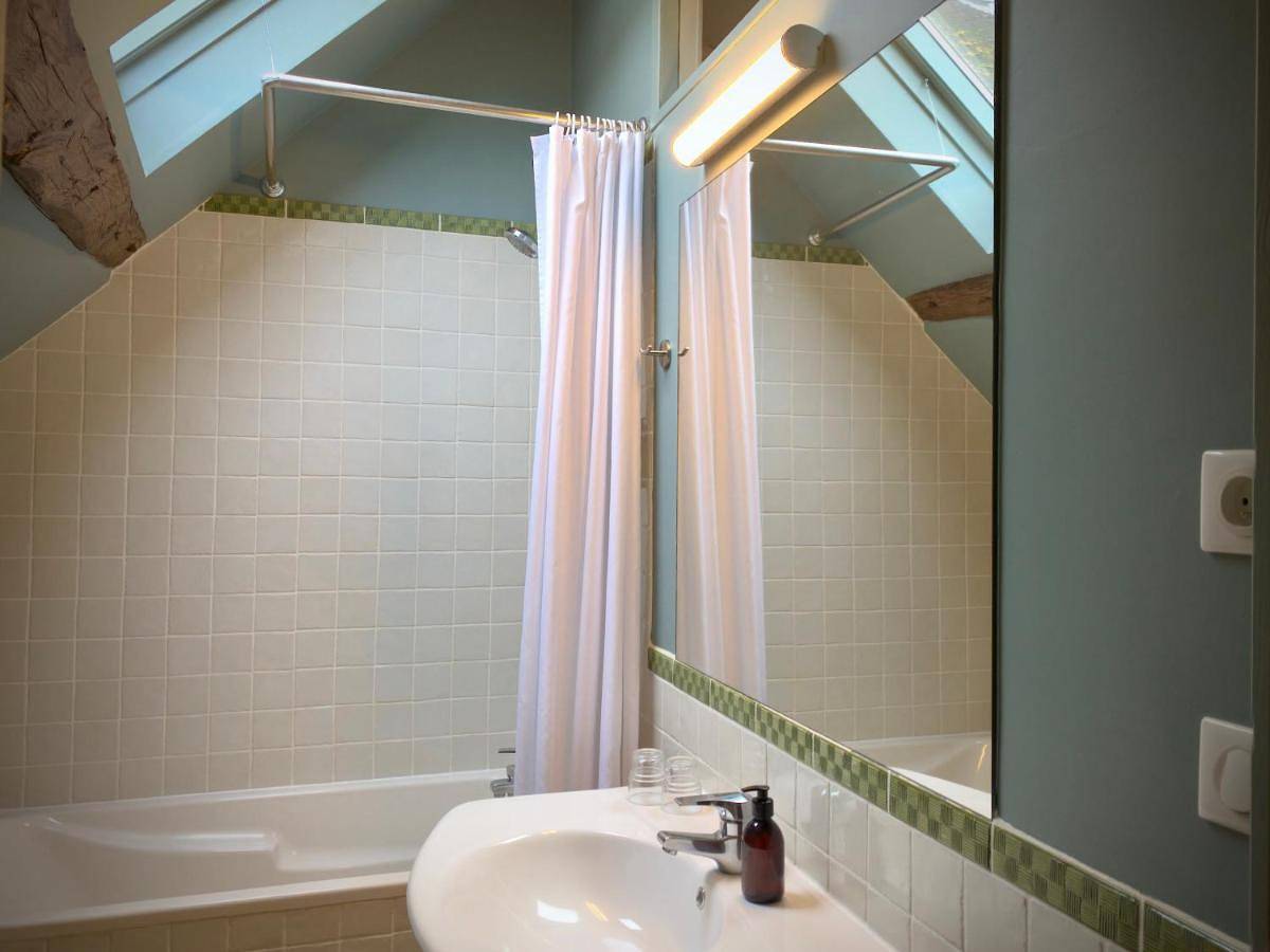 Studio Apartment with One Double Bed in Senlis, Oise