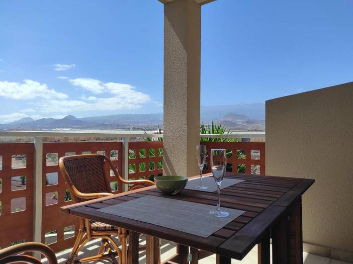 Apartamento para 2 personas, con vistas además de balcón y piscina en La Tejita
