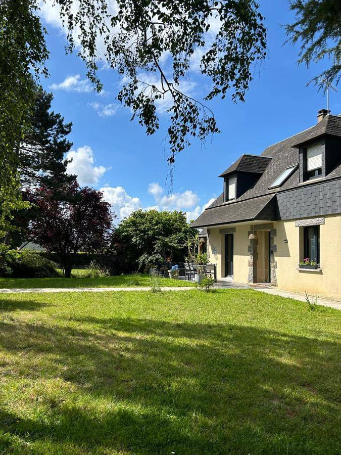 Chambre d’hôte pour 2 personnes, avec Terrasse ainsi que Jardin et Vue à Pontorson