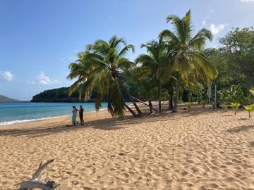 Gîte pour 2 personnes, avec vue et jardin dans Plage de la Perle