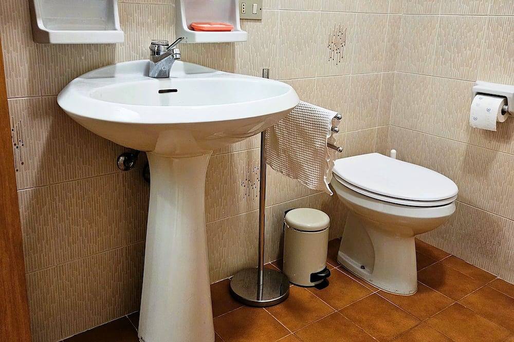 Appartamento intero, Relax a due passi dal mare. [Terrazzo] [Garage] in Zoagli, Riviera di Levante