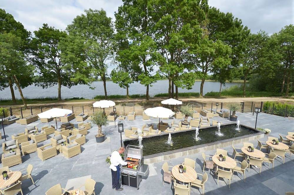 Comfort Meets Convenience Near Bossche Broek Nature Reserve! Onsite Dining in Noord-Brabant