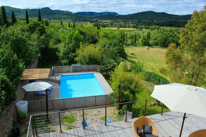 Location de vacances pour 6 personnes, avec Balcon et Terrasse ainsi que Jardin et Piscine à Lunas