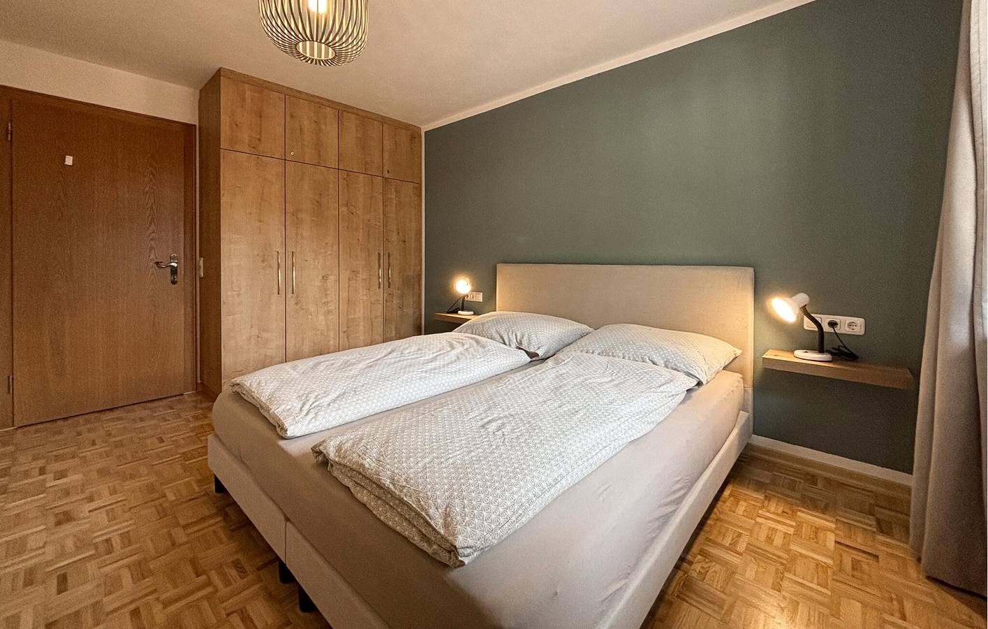 Geheel vakantieappartement, Alpine Terrace Retreat: WiFi, Parkeren, Keuken, Dichtbij Restaurants in Klösterle, Arlbergpas