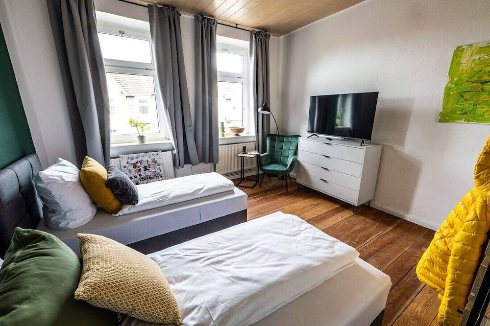 Ganze Wohnung, 4 Zimmer - 3 Schlafzimmer citynah und ruhig in Brunsbüttel, Nord-Ostsee-Kanal
