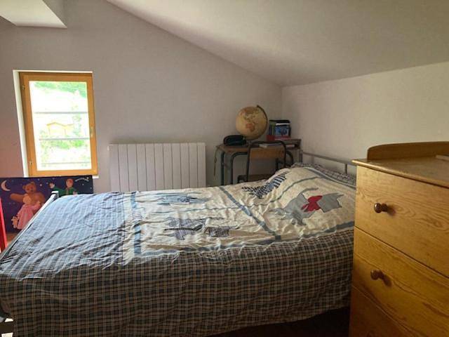 Location de vacances pour 13 personnes, avec terrasse ainsi que vue et jardin à Planès