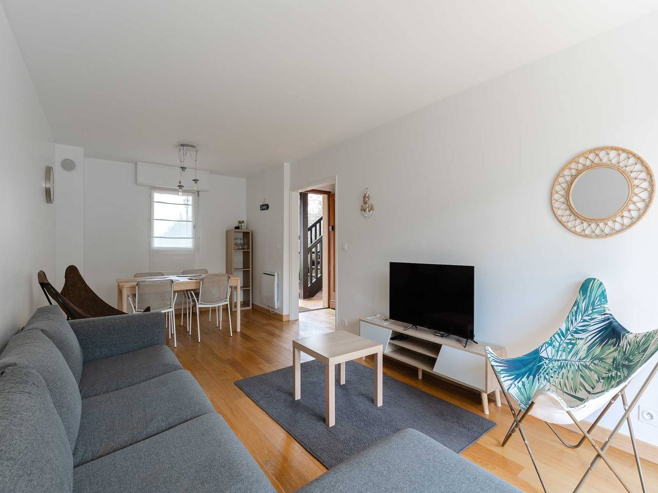 Entire apartment, 3 bedroom apartment with garden and swimming pool in Deauville, Lisieux region