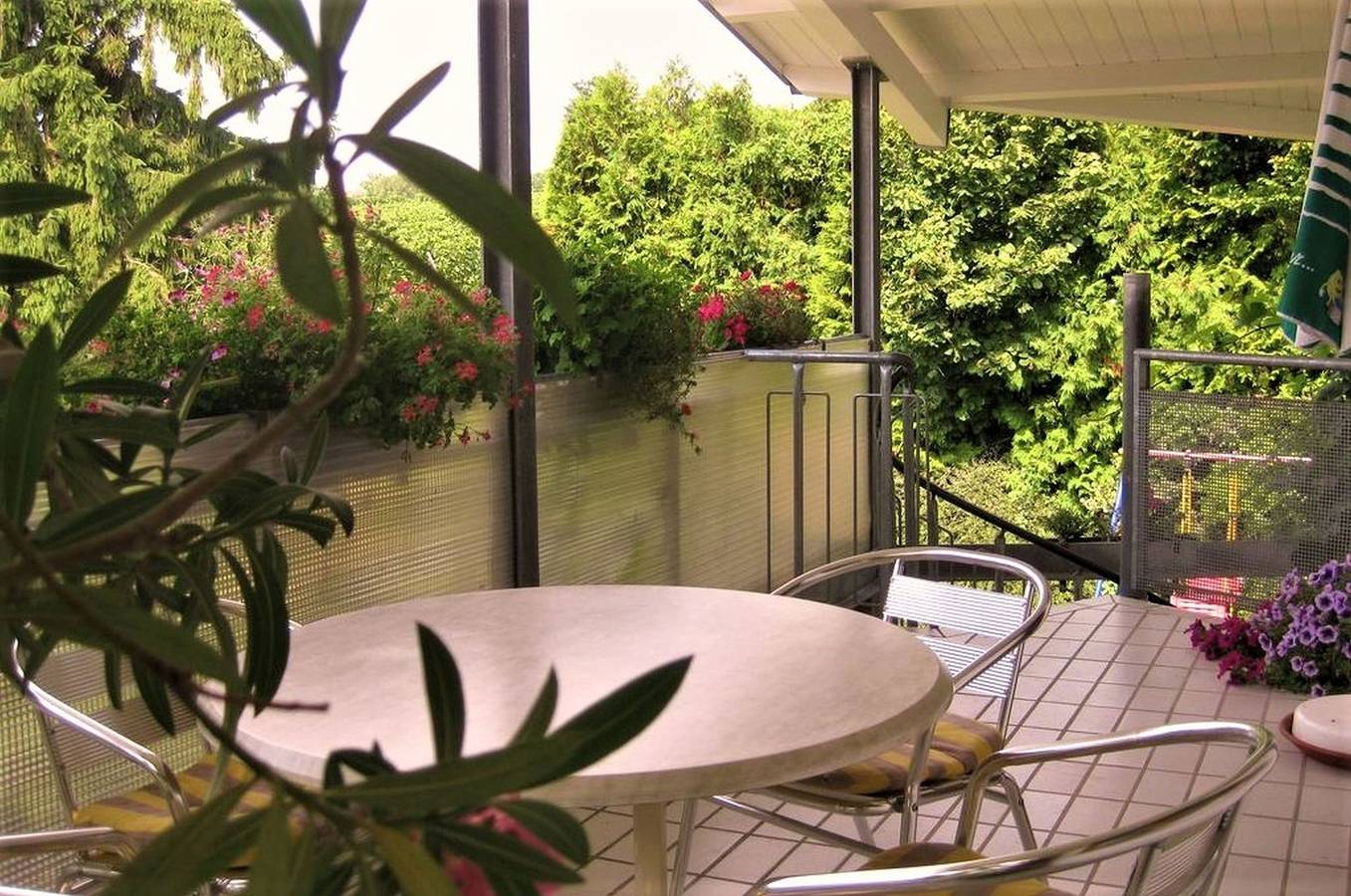Entire apartment, Holiday Apartment '2, 55 sqm' with Mountain View, Wi-Fi and Air Conditioning in Waltershofen, Freiburg
